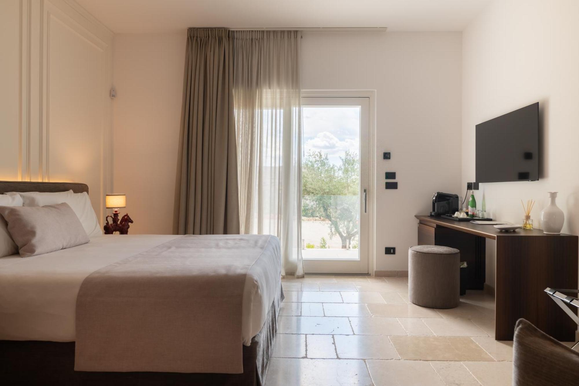 Essenza Relais Contemporaneo Bed & Breakfast Cisternino Exterior foto